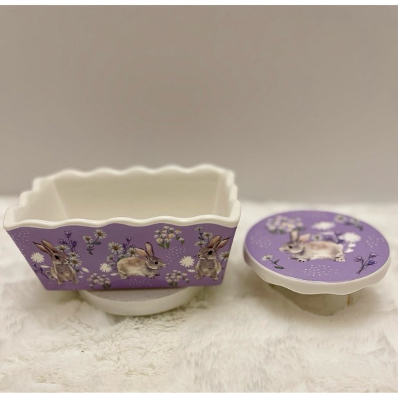 Beautiful 2 piece Easter Set Mini Cupcake Stand Riser Loaf Dish Purple‎ Easter - Picture 1 of 7